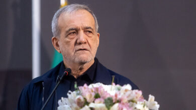 الرئيس الإيراني يأمر بتطوير ممرات تجارية بديلة لمواجهة القيود على المنافذ الجنوبية