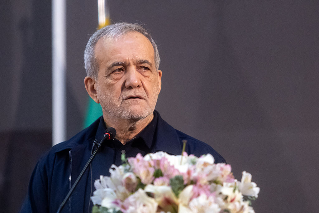 صورة مميزة: عاجل | الرئيس الإيراني يأمر بتطوير ممرات تجارية بديلة لمواجهة القيود على المنافذ الجنوبية