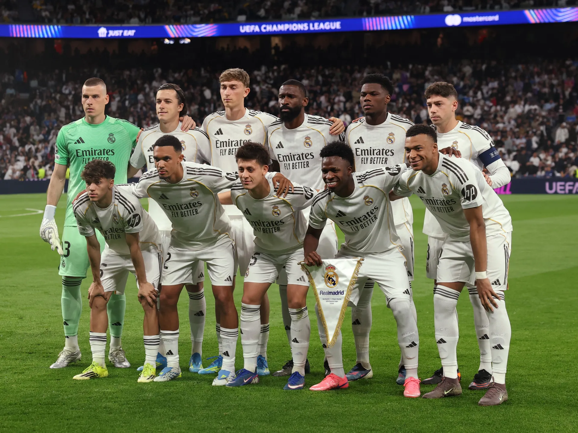 عاجل | بفارق 2 مليار عن برشلونة.. ريال مدريد يكسر الأرقام رغم الموسم الصفري | رياضة - صورة مميزة صورة مميزة: عاجل | بفارق 2 مليار عن برشلونة.. ريال مدريد يكسر الأرقام رغم الموسم الصفري | رياضة
