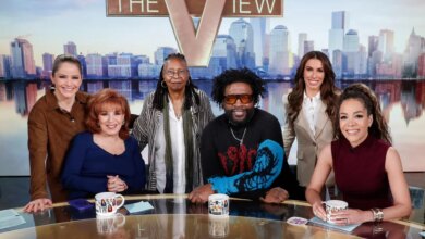 تتهم ABC لجنة الاتصالات الفيدرالية بانتهاك حقوق التعديل الأول الخاصة بها بسبب تدقيقها في "The View"