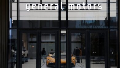 تقوم جنرال موتورز بتسريح ما بين 500 إلى 600 من موظفي تكنولوجيا المعلومات الذين يتقاضون رواتبًا لخفض التكاليف