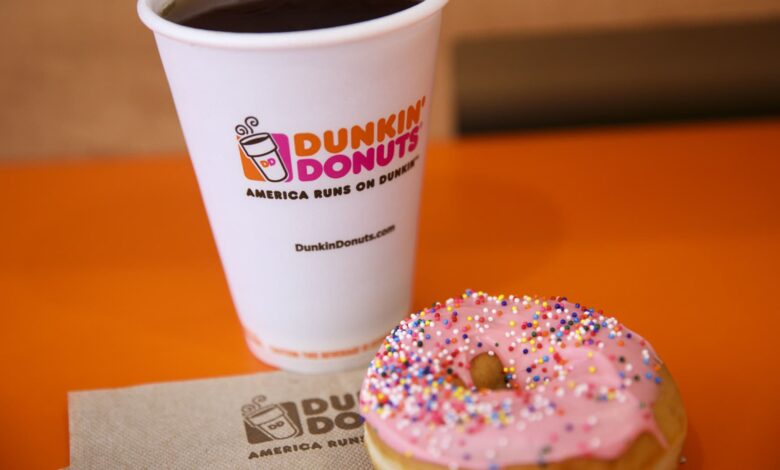 تقوم شركة Inspire Brands المالكة لشركة Dunkin بتقديم ملفات سرية للاكتتاب العام