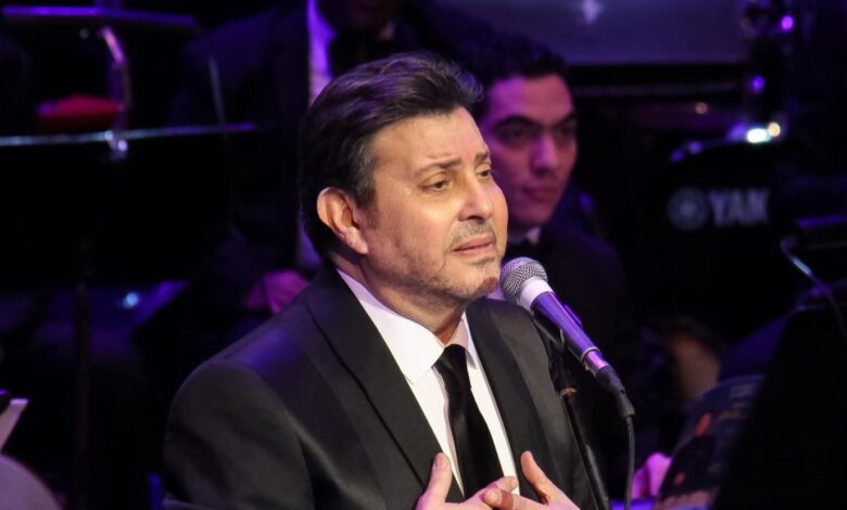 جثمان هاني شاكر يصل مطار القاهرة ومصطفى كامل في إنتظاره