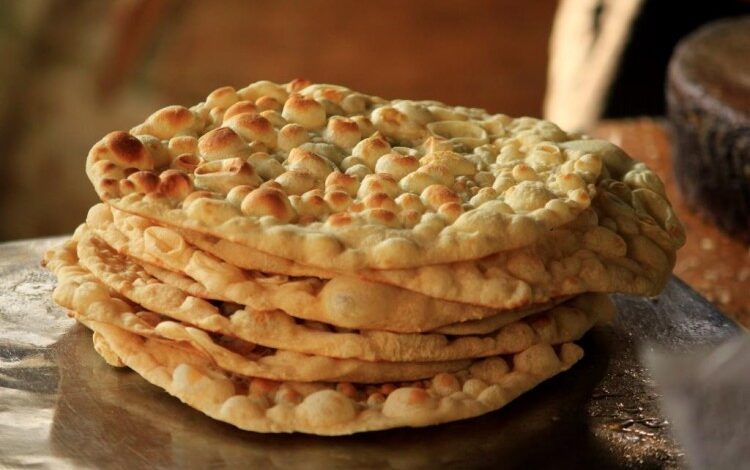 خبز التميس المنزلي بالسمسم