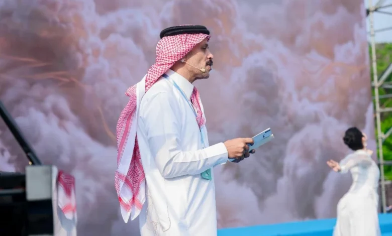 خلال مهرجان الشعر الدولي للشباب في بكين.. شاعر سعودي يتخذ سور الصين منبراً لقصائده - أخبار السعودية