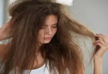 دراسة: راحة الشعر بعد مكواة التمليس تقلل التقصف