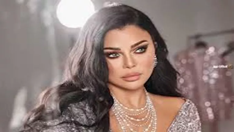 عاجل | فستان أبيض جريء.. هيفاء وهبي بإطلالة مُلفتة