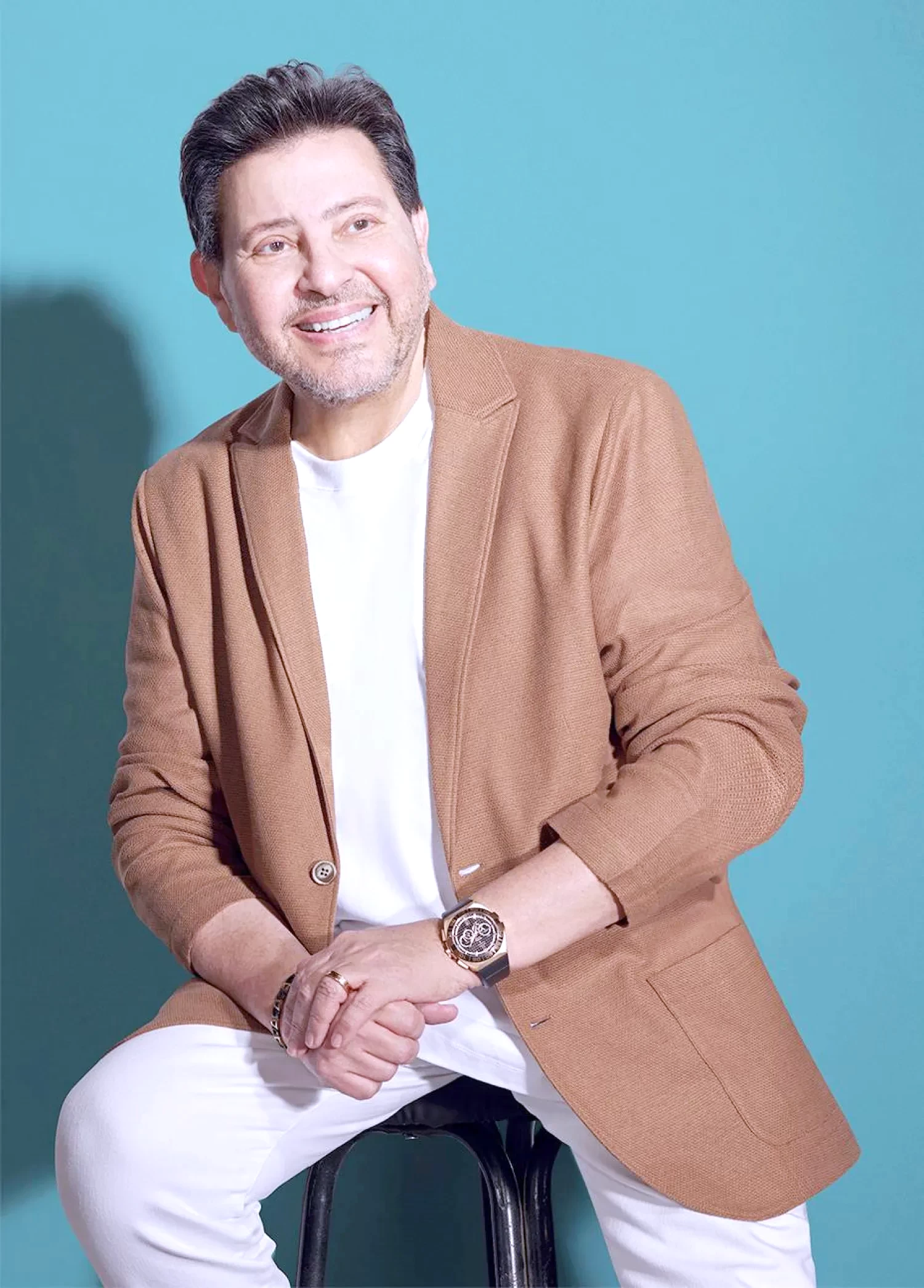 عاجل | كواليس إنسانية ومشاريع وحفلات لم تكتمل.. أسرار يكشفها النجوم عن هاني شاكر – أخبار السعودية