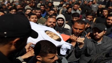 عباس ودحلان يعزيان رئيس حماس في غزة خليل الحية باستشهاد نجله الرابع في غارة إسرائيلية
