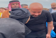 فيديو لوزير سوري يقبل يد سيدة مسنة يثير تفاعلا على مواقع التواصل