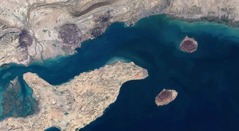 مضيق هرمز: من تهديد الناقلات إلى ابتزاز الكابلات
