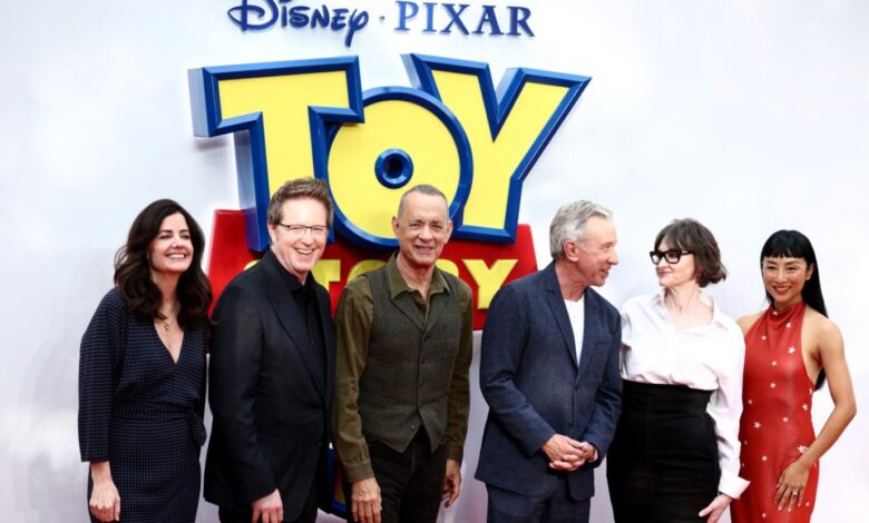 نجوم Toy Story 5 يكشفون أسرار الجزء الجديد من لندن.. هل تهزم التكنولوجيا خيال الأطفال؟