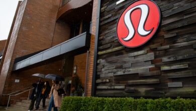 يتم الإعلان عن حرب Lululemon بالوكالة مع Chip Wilson وتعقد اجتماعًا سنويًا