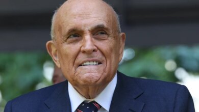 يقول المتحدث الرسمي إن رودي جولياني دخل المستشفى في حالة حرجة