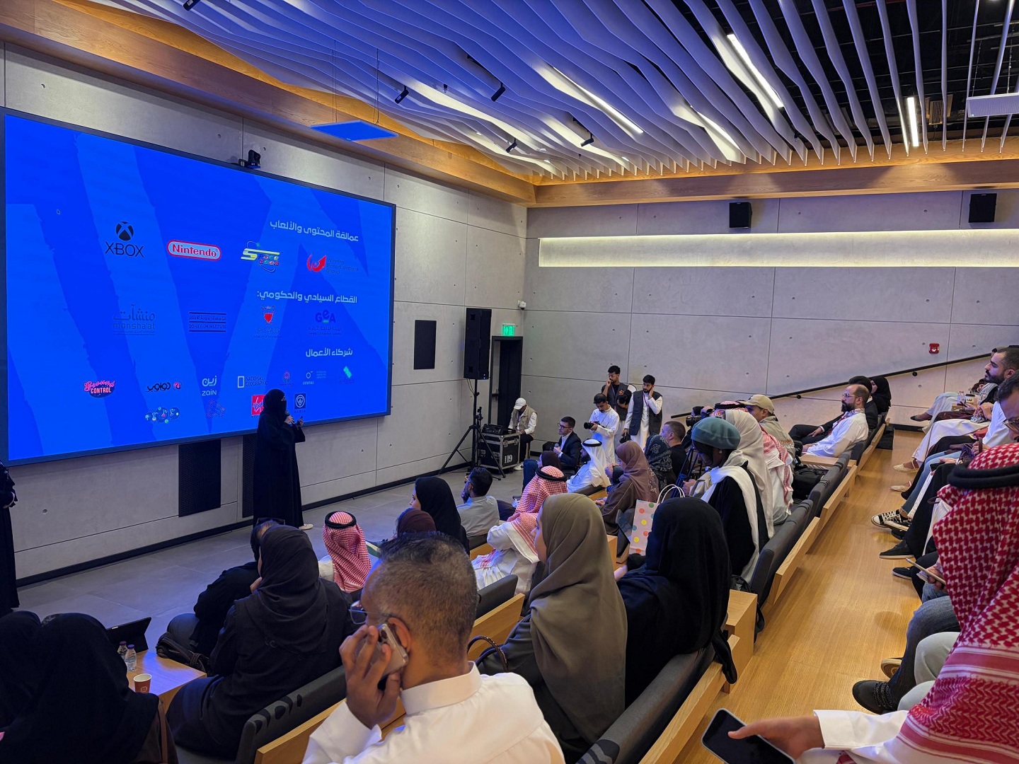 ملتقى 8220 كلمتين الرياض 8221 انطلاقة ثرية المحتوى وعميقة الأثر