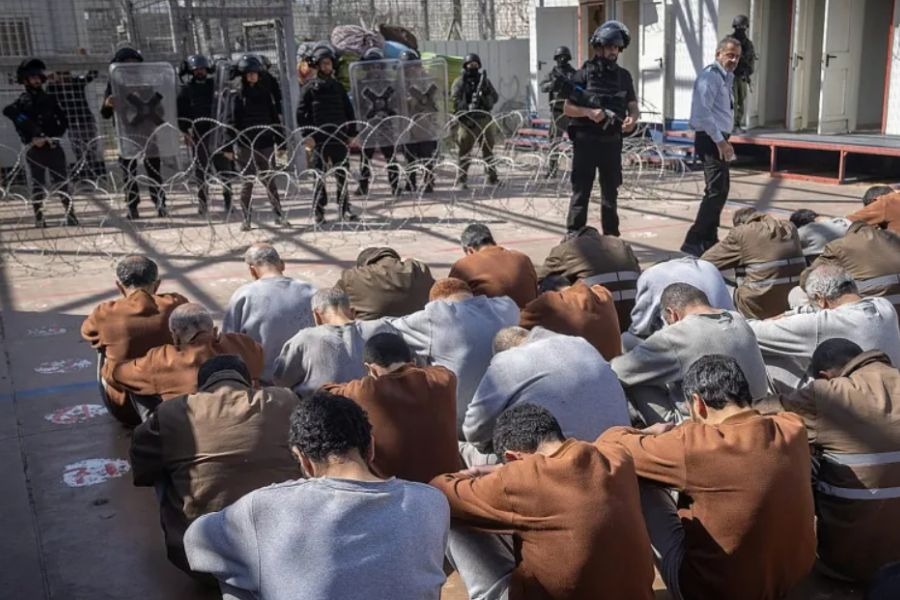 صورة مميزة: عاجل | الاحتلال “الإسرائيلي” يستخدم سياسة التجويع لانتزاع اعترافات من الأسرى الفلسطينيين