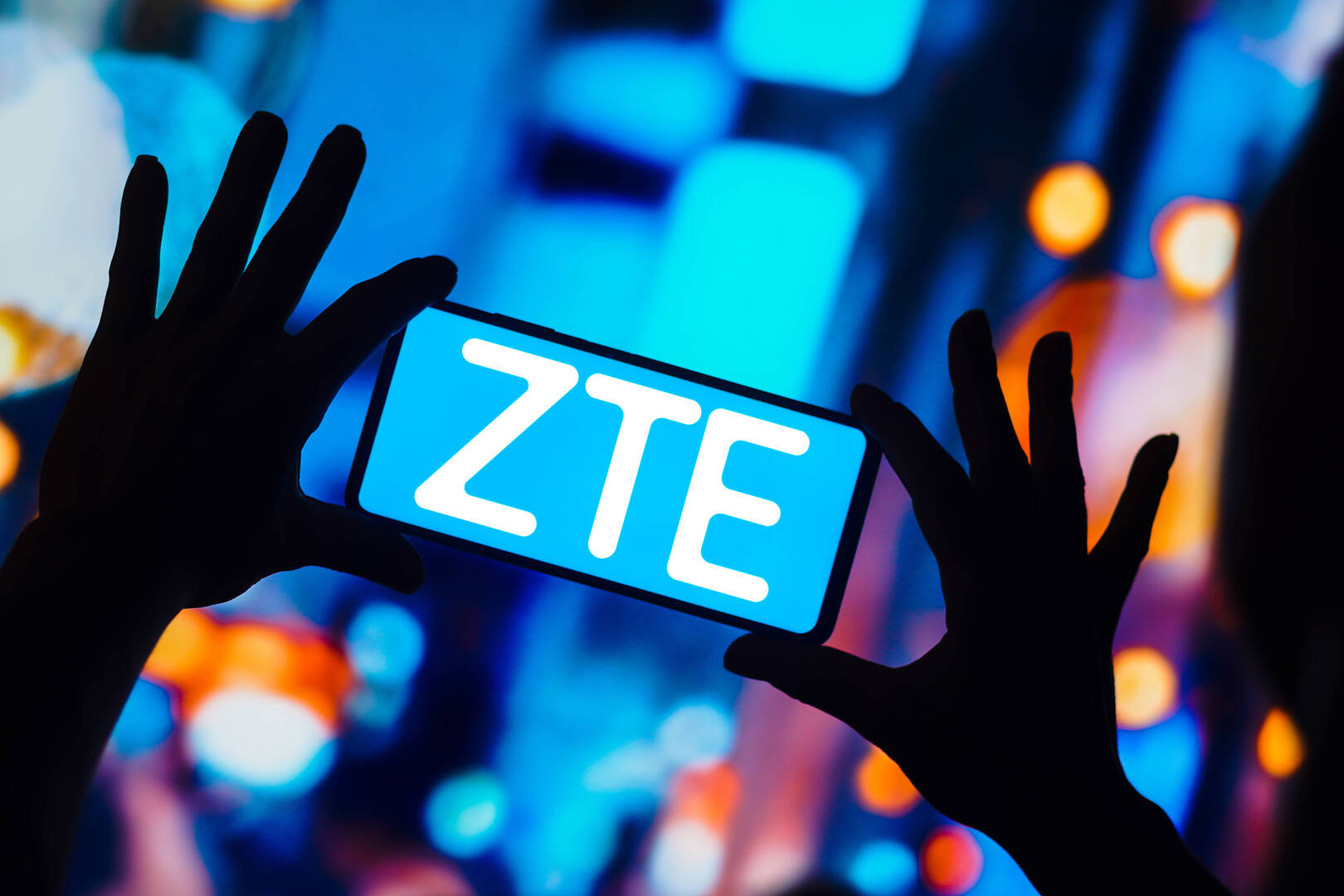 عاجل | ZTE تتحدى آبل وسامسونغ بهاتف نحيف ومتطور - صورة مميزة صورة مميزة: عاجل | ZTE تتحدى آبل وسامسونغ بهاتف نحيف ومتطور
