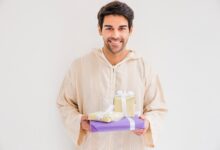 أجمل العبارات التي تُوضع مع هدايا الحجاج.. رسائل ود ودعوات طيبة