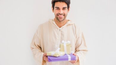 أجمل العبارات التي تُوضع مع هدايا الحجاج.. رسائل ود ودعوات طيبة
