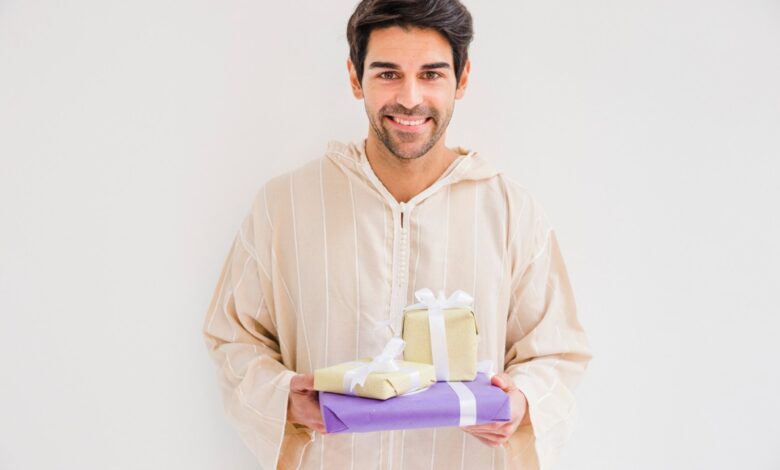أجمل العبارات التي تُوضع مع هدايا الحجاج.. رسائل ود ودعوات طيبة