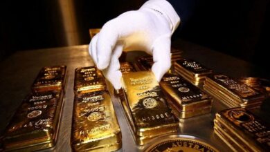 أسعار الذهب تحوم قرب أدنى مستوى لها خلال 7 أشهر