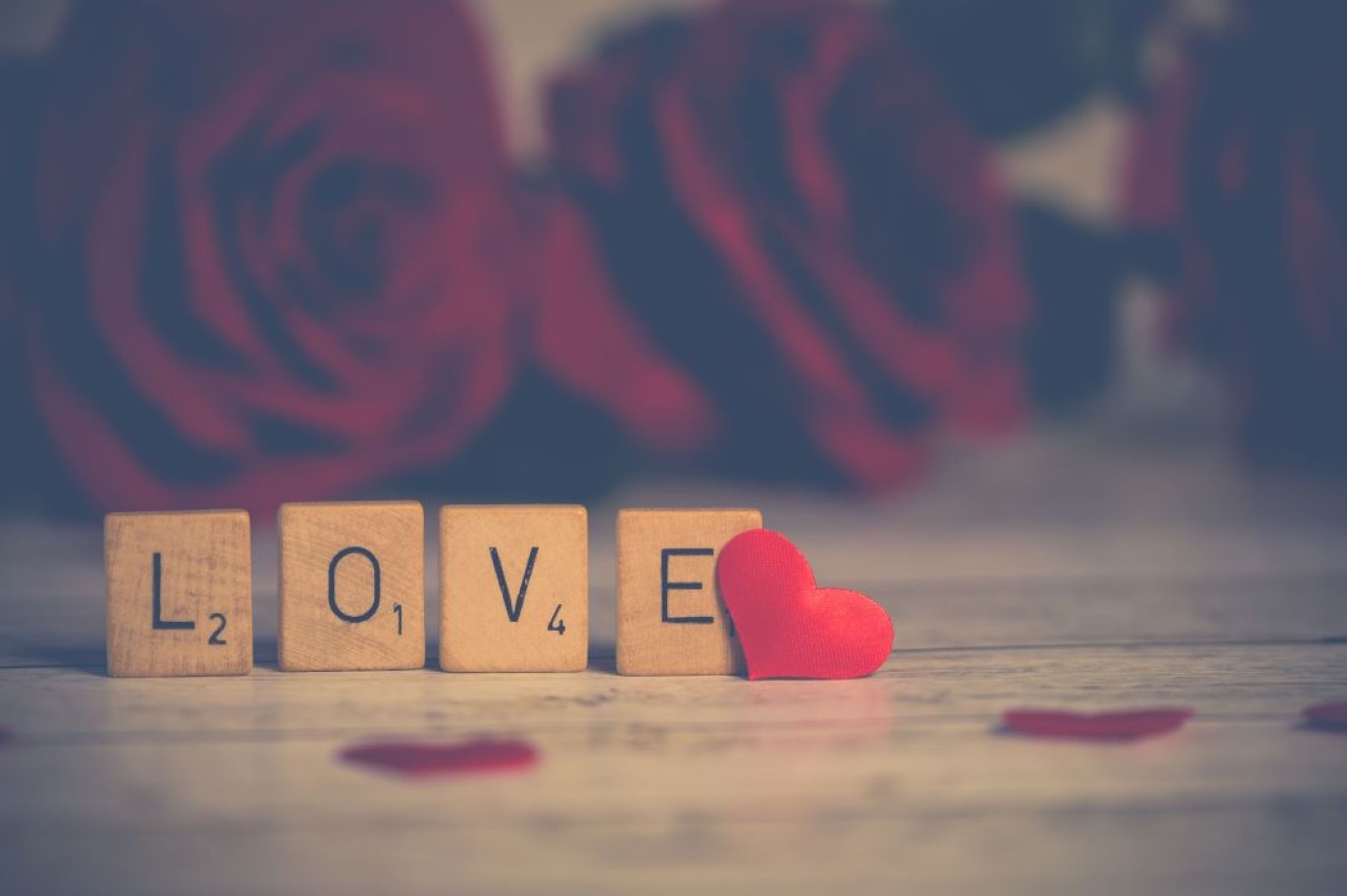 عاجل | اقتباسات قصيرة وعميقة ستغير نظرتك للحب - صورة مميزة صورة مميزة: عاجل | اقتباسات قصيرة وعميقة ستغير نظرتك للحب