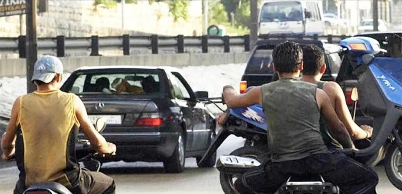 عاجل | الدراجات النارية تسابق السيارات والحجار يوعز بضبط المخالفات - صورة مميزة صورة مميزة: عاجل | الدراجات النارية تسابق السيارات والحجار يوعز بضبط المخالفات