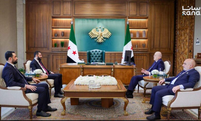 الرئيس السوري أحمد الشرع استقبل رئيس مجلس الوزراء اللبناني السابق نجيب ميقاتي في قصر الشعب بدمشق (📷 صورة)