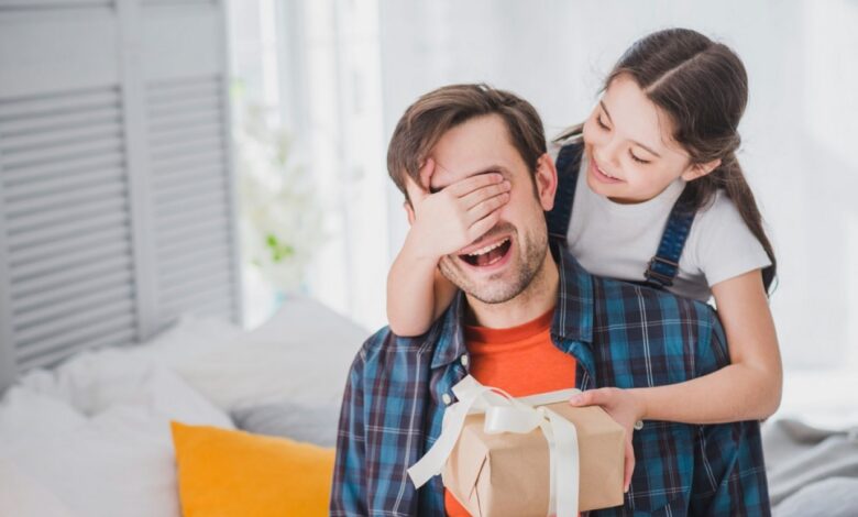 بمناسبة يوم الأب: متى يبدأ طفلك علاقته بوالده و11 طريقة لتعزيز التواصل