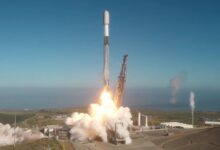 ترسل SpaceX 24 قمرًا صناعيًا من Starlink إلى المدار بينما ينتظر السوق إطلاق الاكتتاب العام (فيديو)