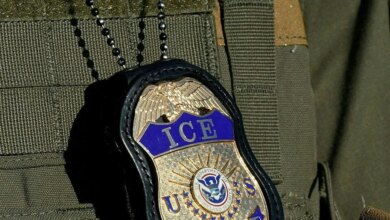 تسمح المحكمة الفيدرالية لشركة ICE بتوسيع عمليات الترحيل العاجل على مستوى البلاد