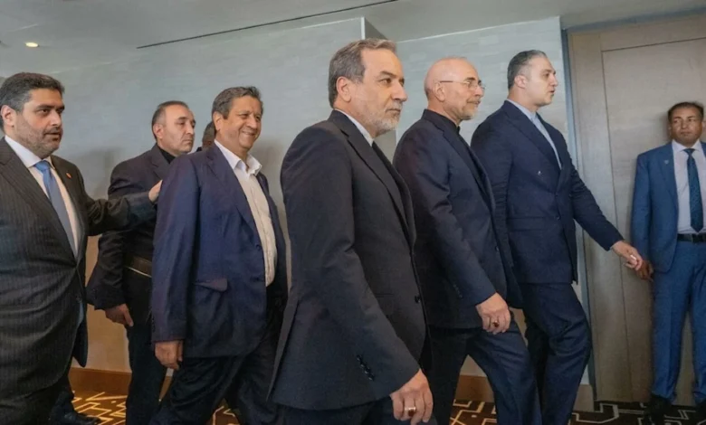 توجه رئيس البرلمان الايراني محمد باقر قاليباف الى سلطنة عمان برفقة وزير الخارجية عباس عراقجي