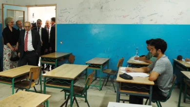 سلام وكرامي يتفقدان طلابا في اثناء خضوعهم للامتحانات الرسمية العام الماضي