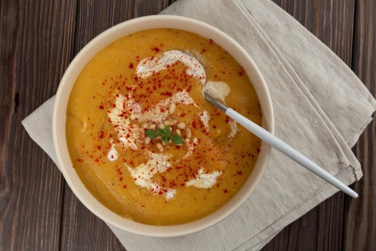 عاجل | شوربة العدس التركية بالزبدة والبابريكا - صورة مميزة صورة مميزة: عاجل | شوربة العدس التركية بالزبدة والبابريكا