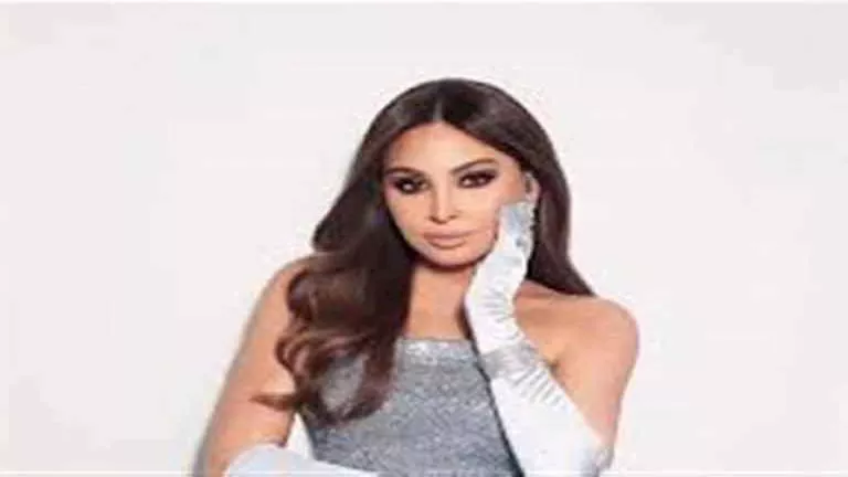 عاجل | إليسا تخطف الأنظار بفستان فضي جريء في أحدث ظهور