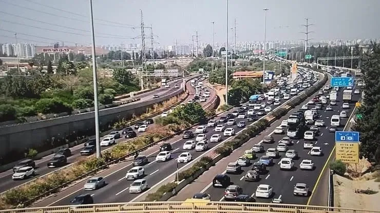 عاجل | الحريديم يغلقون الطرق الرئيسية في إسرائيل ويهددون بتصعيد غير مسبوق