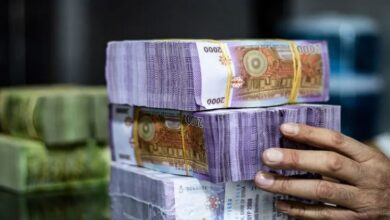 عاجل | الدولار يبتلع الزيادة.. والرواتب في سوريا تعود لنقطة الصفر