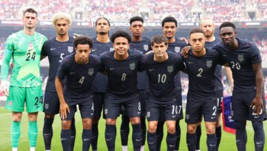 عاجل | رغم شعار “أمريكا أولاً”.. أطقم المنتخب الأمريكي للمونديال صُنِعَت في تايلاند