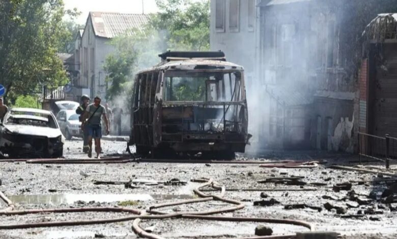 عاجل | سبعة قتلى و11 جريحاً في هجوم بمسيّرة أوكرانية استهدف حافلة قرب دونيتسك