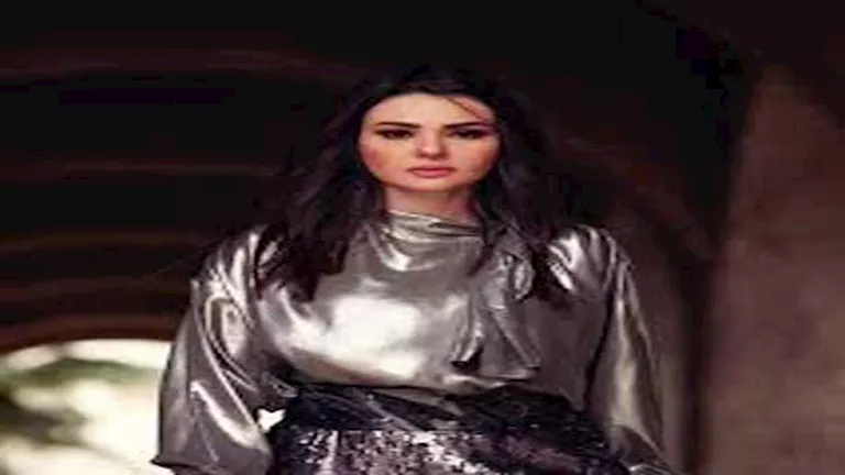 عاجل | فستان أسود قصير.. دينا فؤاد بإطلالة جريئة
