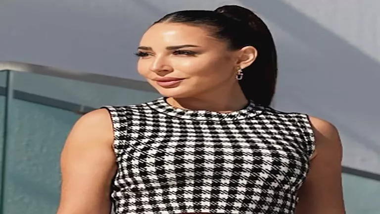 عاجل | فستان جذاب ومكياج ناعم.. ساندي تتألق بإطلالة بسيطة