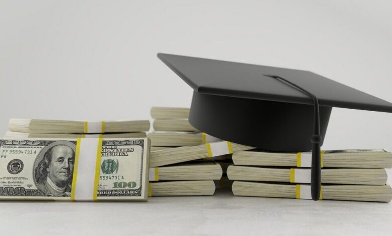 عاجل | لمواجهة ديون الـ 1.7 تريليون دولار.. إدارة ترامب تعلن خفضًا لفوائد قروض الطلاب بنسبة 1%