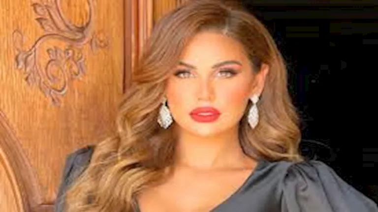 عاجل | مي تتألق بفستان قصير جريء.. كيف أكملت إطلالتها؟