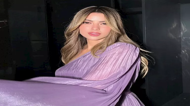 عاجل | ميرنا جميل تخطف الأنظار بفستان جريء باللون الأصفر