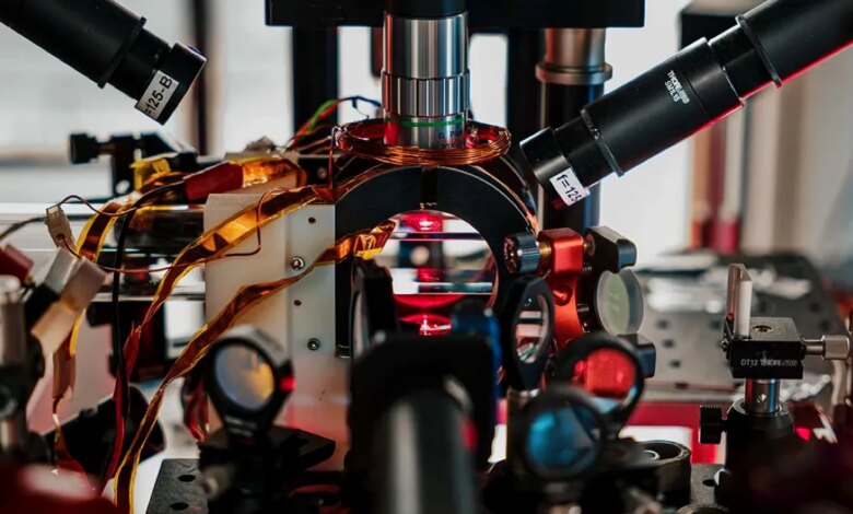 فيزيائي يصنع "كونًا صغيرًا" في المختبر للتحقق من وجود الوقت بالفعل: ScienceAlert