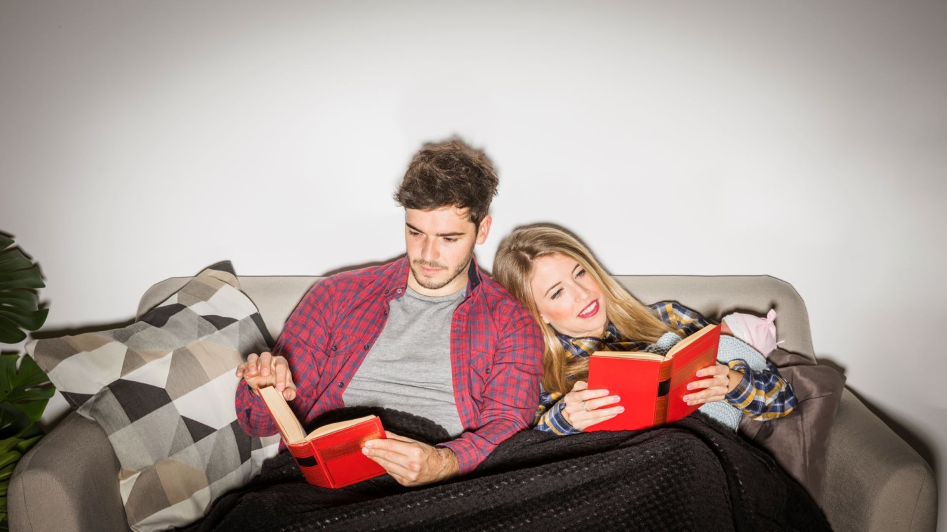 عاجل | كيف تساعدكِ الروايات على فهم شريك حياتك؟ - صورة مميزة صورة مميزة: عاجل | كيف تساعدكِ الروايات على فهم شريك حياتك؟