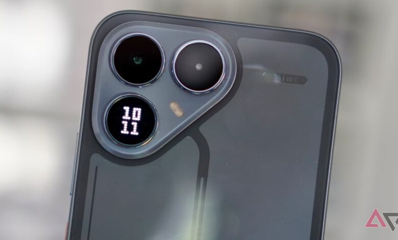 لقد قمت بتجربة هاتف Tecno الجديد بأضوائه الوامضة، ولم يكن هاتفًا خاليًا من أي شيء