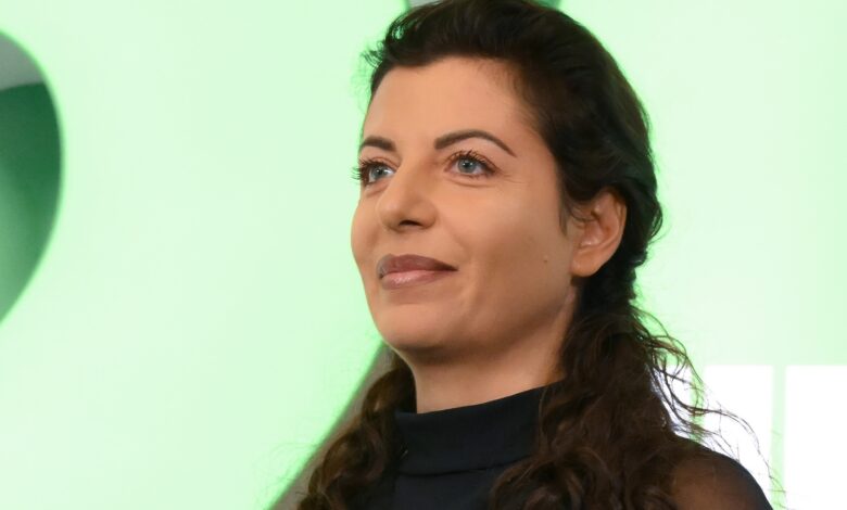"هو أصل مؤسستنا" .. سيمونيان تهنئ مجموعة "روسيا سيغودنيا" بذكرى تأسيس مكتب المعلومات السوفيتي