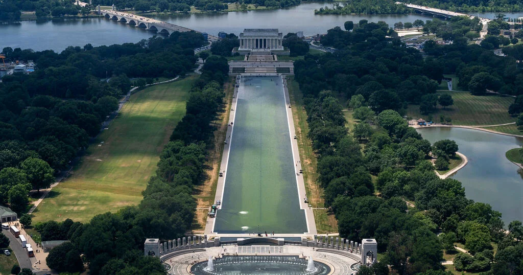 عاجل | يقول ترامب إنه تم القبض على عدة أشخاص بتهمة تخريب Reflecting Pool - صورة مميزة صورة مميزة: عاجل | يقول ترامب إنه تم القبض على عدة أشخاص بتهمة تخريب Reflecting Pool