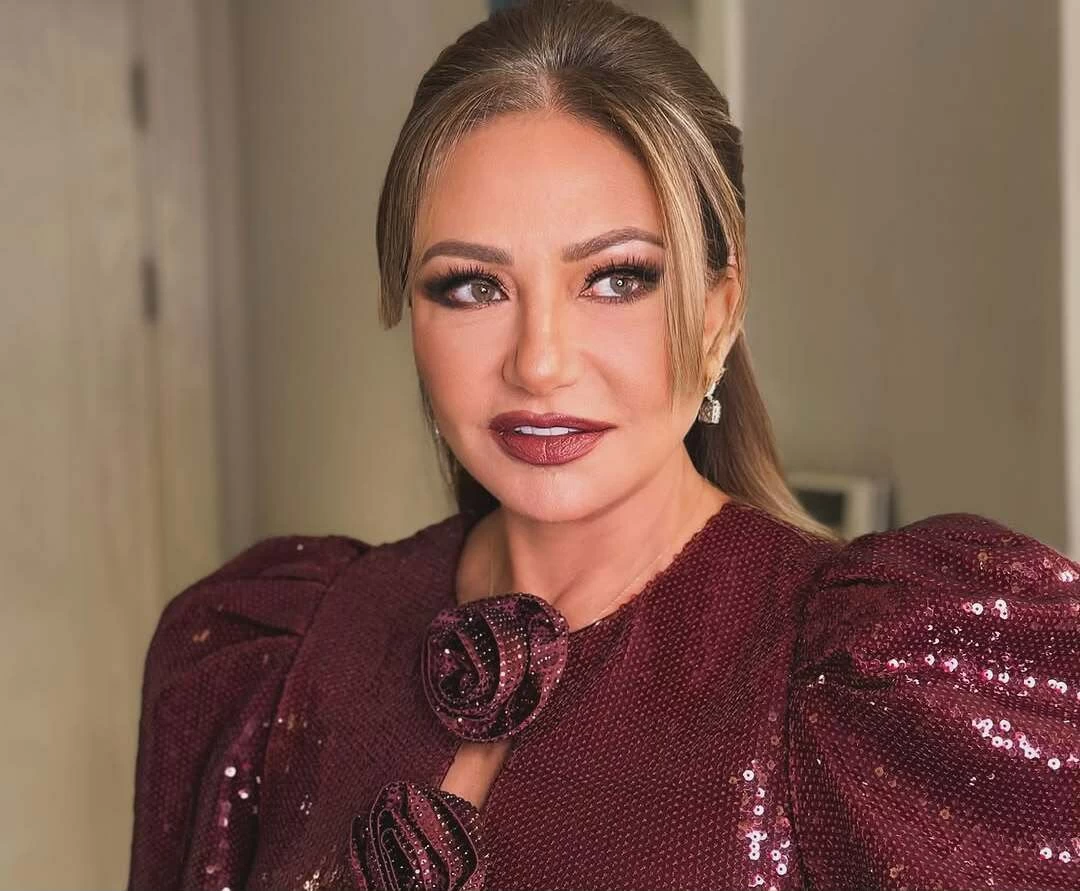 ليلى علوي لـ  عكاظ    ابن مين فيهم  جذبني بفكرته الإنسانية